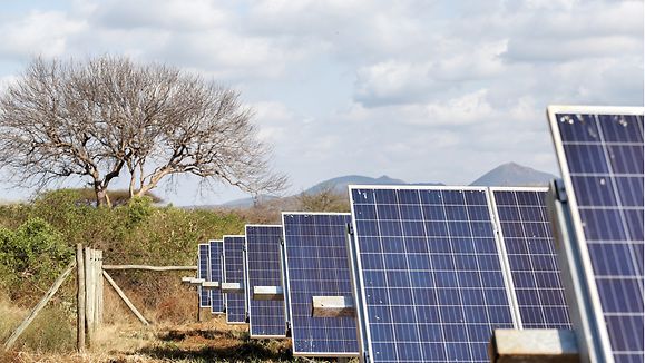 Ausschreibungen für erneuerbare Energien. Gruene Energie, Solaranlage, Kenia