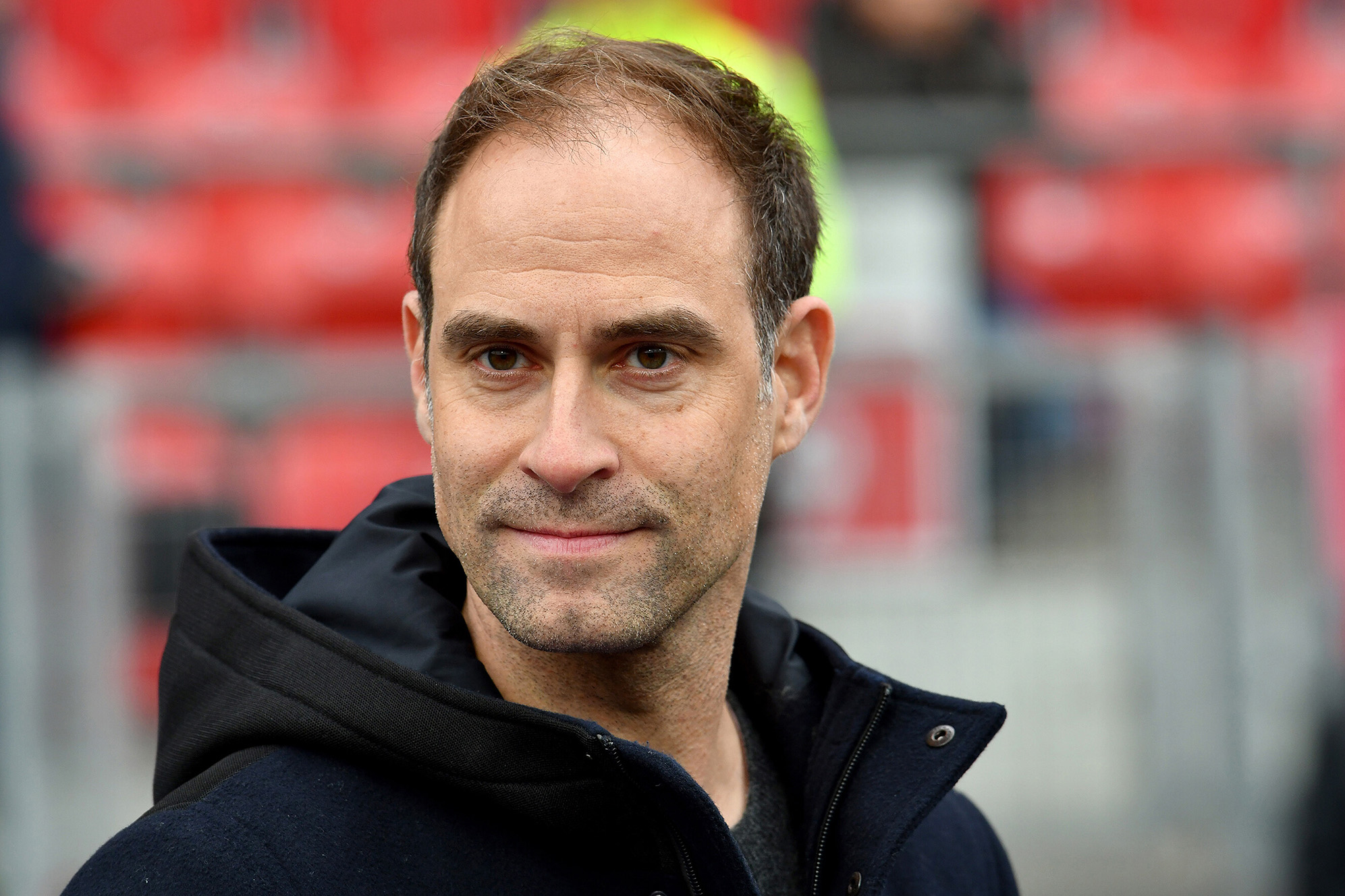 Olaf Mintzlaff, Geschäftsführer der Red Bull GmbH, Leiter der Sportsparte des Unternehmens, im Jahr 2019 bei einem Spiel von RB Leipzig.