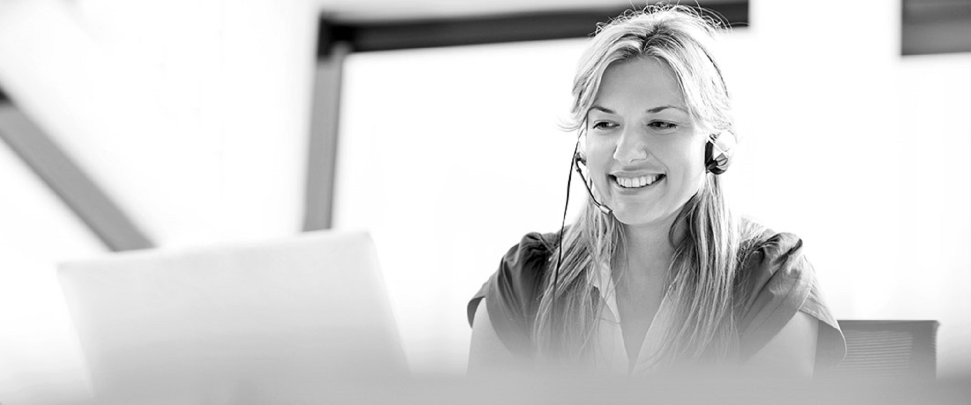 Frau mit Headset