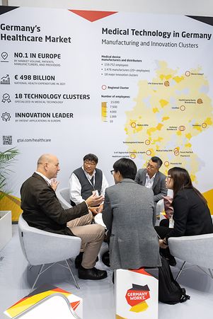 MEDICA 2023,
GTAI-Messe-Auftritt————————————————
[ © (c) Uwe Völkner / bundesfoto
Bundesfoto GbR
www.bundesfoto.de
redaktion@bundesfoto.de
Mobil: 0171 - 5483 127
Tel: 030 - 5771 0932
Kurfürstendamm 15
10719 Berlin