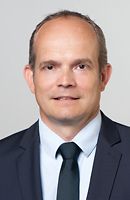 Dr. Robert Hermann Geschäftsführer