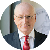 Achim Rogmann ist Professor für Öffentliches Wirtschaftsrecht und Europarecht an der Ostfalia Hochschule für angewandte Wissenschaften in Wolfenbüttel.