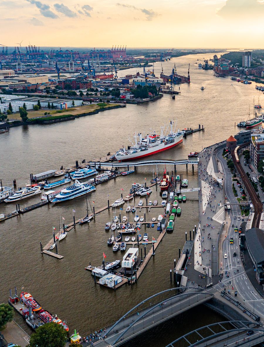 Proximity to Scandinavia is one of the many advantages of Hamburg as a location. The city is home to many international companies including Consid, the Swedish IT service provider, which opened an office there in early 2023 to offer digital solutions for German clients. | © Adobe Stock/engel.ac