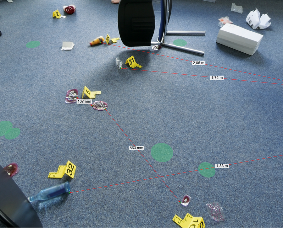 Framence_Tatort_Dokumentation | © Framence GmbH Nicht nur in der Industrie, auch in der Kriminaltechnik sind die digitalen Zwillinge von Framence einsetzbar: Hochauflösende Kameras dokumentieren Tatorte und messen Abstände zwischen Objekten.