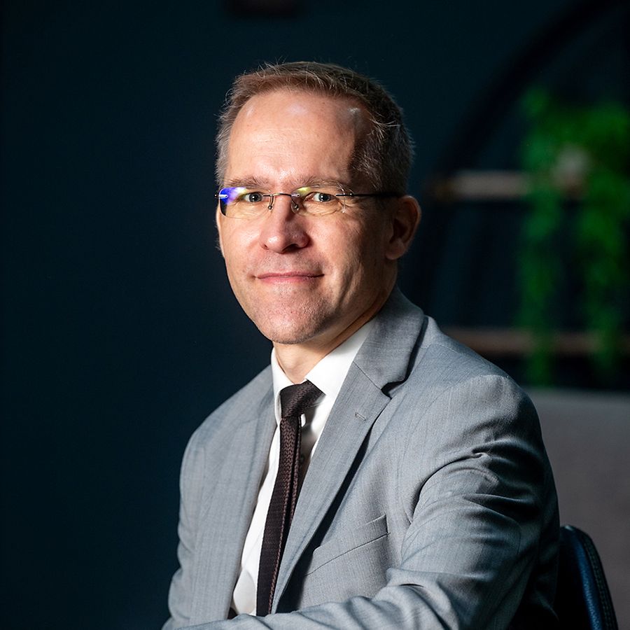 Dr. Martin Kipping