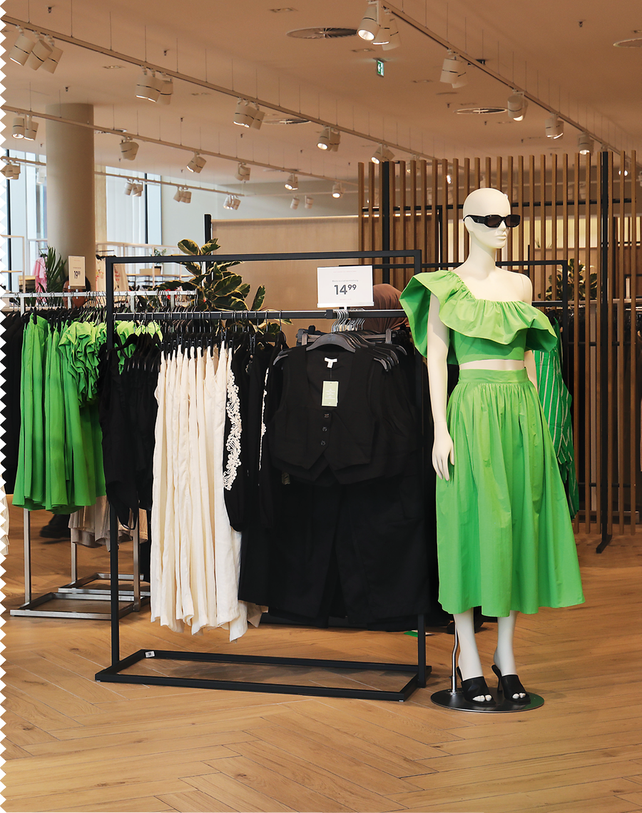 Ständig wechselnde Kollektionen zu immer günstigeren Preisen – Fast Fashion von Modeketten wie H&M boomt.