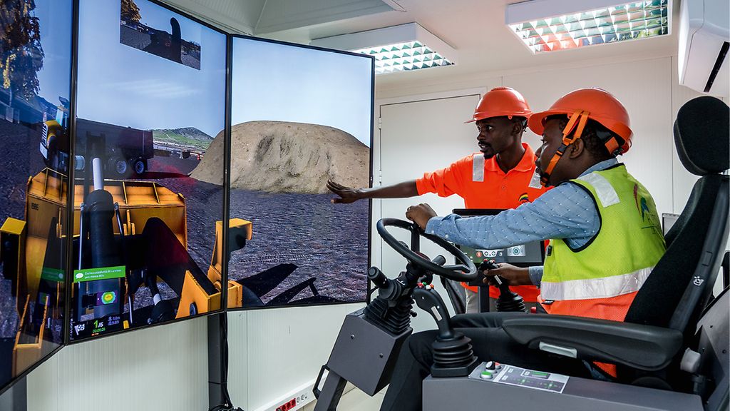 Ausbildungszentrum im Hafen von Maputo mit modernen Simulatoren – in einem der ärmsten Länder Afrikas. Südafrika hat seine Vormachtstellung bei der Hafenabfertigung verspielt, internationale Investoren suchen Alternativen.