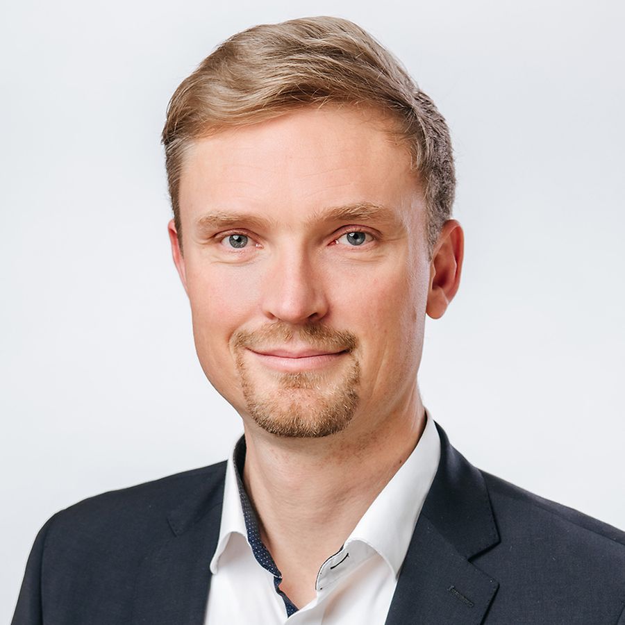 Hr.-Dr.-Büker_RZ Hr.-Dr.-Büker_RZ