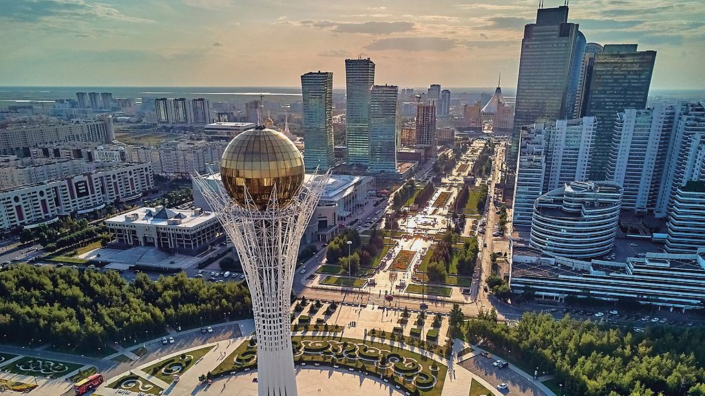 Der Bajterek-Turm in der kasachischen Hauptstadt Astana: Er symbolisiert den Bajterek, einen mythologischen Lebensbaum.