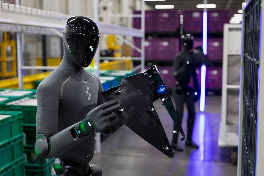 Fachkraft unter Schweißern: humanoider Roboter Figure 03 im BMW Group Werk Spartanburg, S.C.