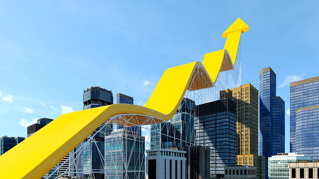 Digital generated image of abstract growing diagram with arrow stylized as construction above cityscape, visualizing economy and growth