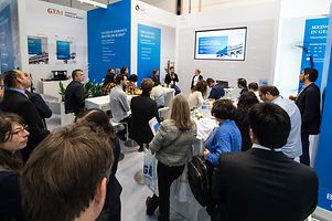 Interested crowd @ GTAI's session "Germany's Digital Healthcare Market" including a panel dicussion.
