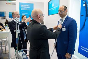 Our Washington representative Omar Oweiss (on the right) receives a product demonstration by Peter Wahl, product manager respiratory and acute care at Fisher & Paykel, captured via camera by Dr. Marcus Schmidt, director GTAI healthcare team (on the left).