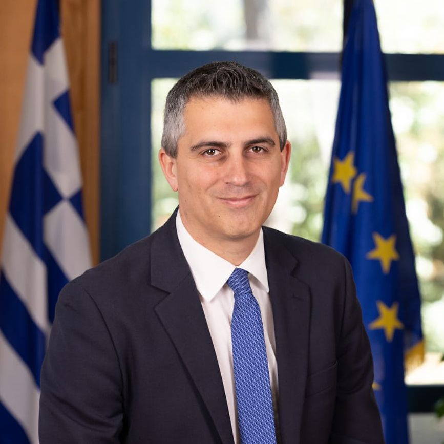 Christos Dimas, ist seit März 2025 griechischer Minister für Infrastruktur und Transporte. Der promovierte Jurist ist seit 2012 Abgeordneter der konservativen Regierungspartei Nea Dimokratia.