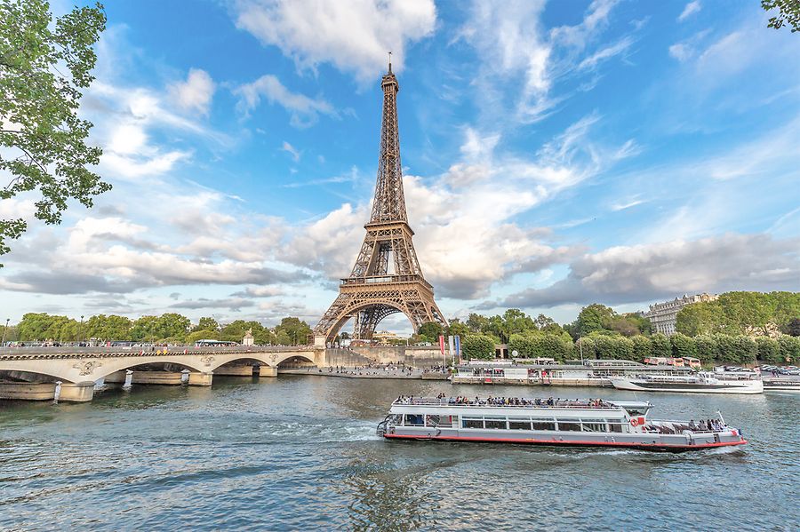 Eiffel tower at morning