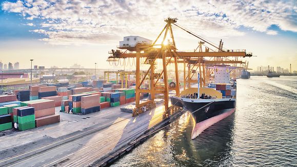 Containerschiff; Bangkok; Thailand; Containerhafen