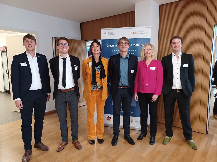Die Organisatoren: v.links Michael Piterek, Regionalmanagement Mittelhessen, Axel De Macq AHK Debelux Melanie Volberg GTAI, Raphael Goldstein GTAI, Monika Butterbrodt AHK France, Ferdinand Elsäßer Energiewächter