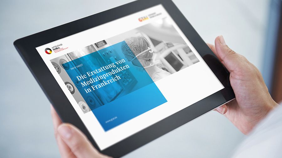 Infosheet Medizinprodukte Frankreich | © shapecharge Shot of a digital tablet being held by a businesswoman | © shapecharge/istock.com